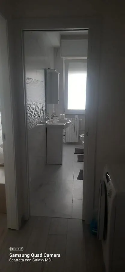 Hotel Clapahouse Stanza Privata Limbiate 0*,  Włochy