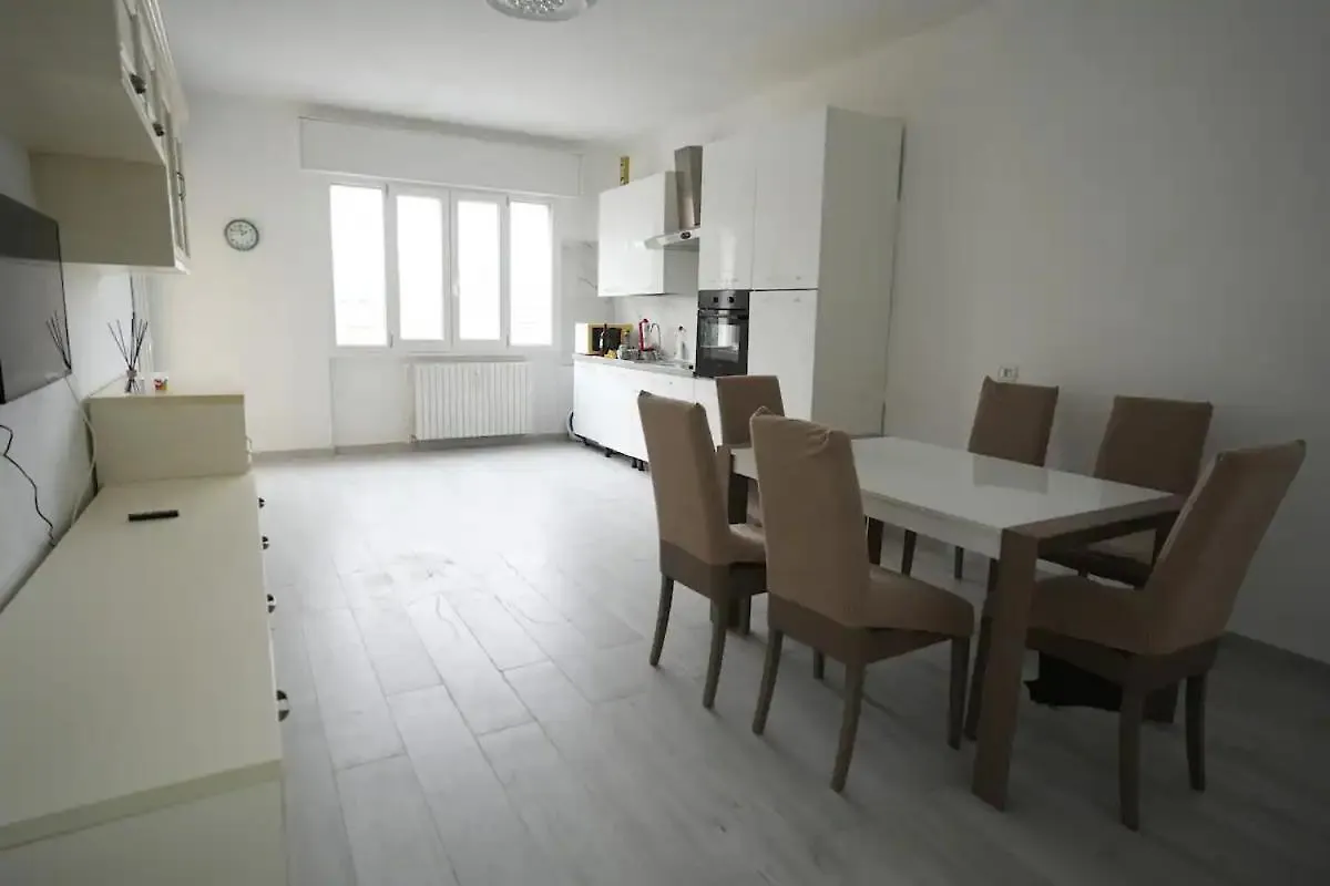 Hotel Clapahouse Stanza Privata Limbiate Włochy